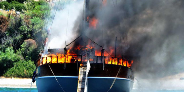 Bodrum'da süper lüks yatta yangın