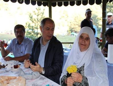 İçişleri Bakanı Ala, Annesi İçin Dağlardan Çiçek Topladı