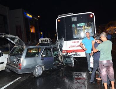 Otomobil, Otobüse Çarptı Açıklaması