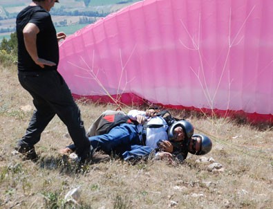 Tokat Valisi Cevdet Can'ın paraşüt kazası