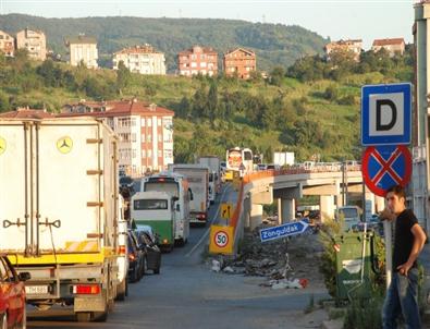 Zonguldak-istanbul Yolu’nda Araç Kuyruğu 5 Kilometreyi Buldu