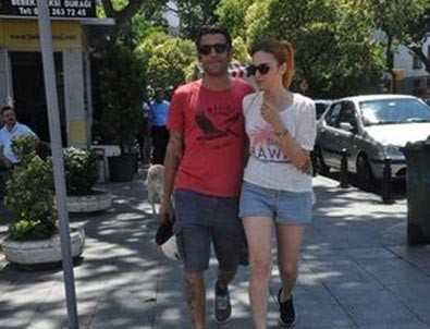 Dağhan ile Nilperi sarmaş dolaş