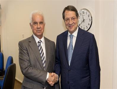 Eroğlu, Rum Mevkidaşı Anastasiadis’le Ara Bölgede Görüştü