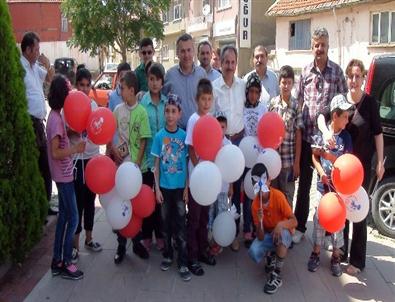 Başkan Akkaya Çocuklara Hediye Dağıttı