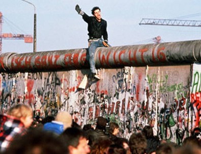 Berlin Duvarı'nın yıllar sonra ortaya çıkan kareleri