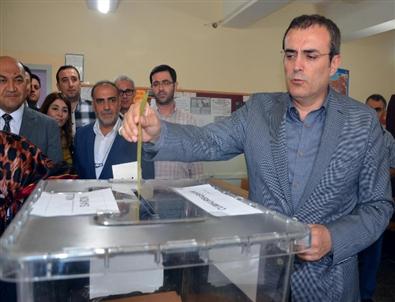 Ak Parti Grup Başkan Vekili Ünal, Oyunu Kullandı