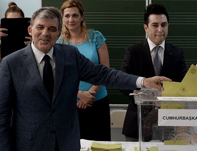 Cumhurbaşkanı Abdullah Gül Ankara‘da oy kullandı