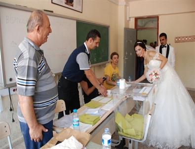 İskenderun’da Damat Düğün Öncesi Geline Oy Kullandırdı