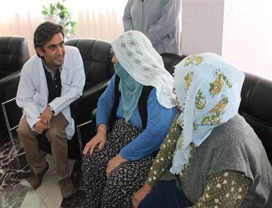 Fizik Tedavi Uzmanı, Yaşlıların Sorunlarını Dinledi