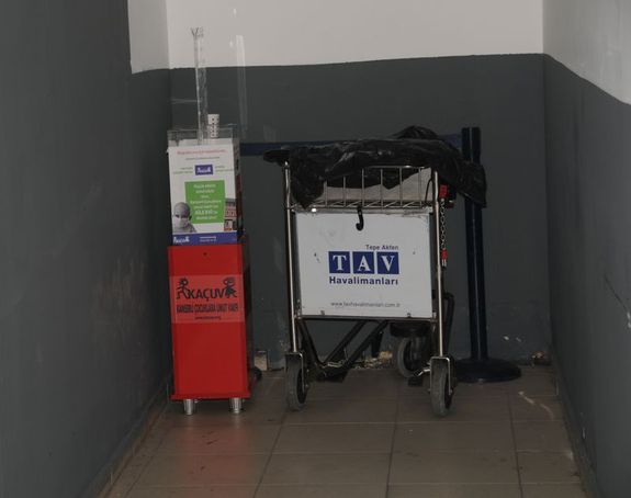 Havalimanı'nda yardım kutusu çalındı
