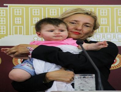 Bebekleri İle Cezaevine Girmeyi Bekliyorlar