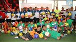 Futbol Ustaları Vanlı Gençlerle Halı Saha Maçı Yaptı