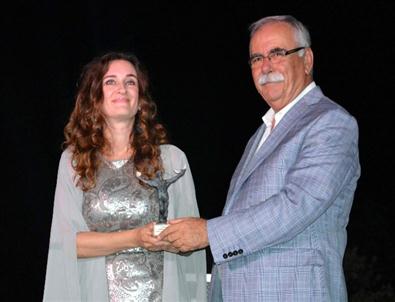 Homeros Ödülü Anjelika Akbar’ın