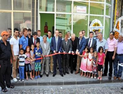 Uşak Romanlar Derneği Açılışını Vali Yavuz Yaptı