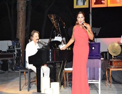 Ayvalık’tan Nükhet Duru ve Timur Selçuk Geçti