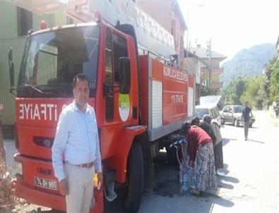 Kumluca'da Kavşak Suyu Dağıtılıyor