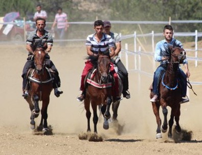 Mehdi Eker, Kastamonu'ndaki at yarışlarını seyretti