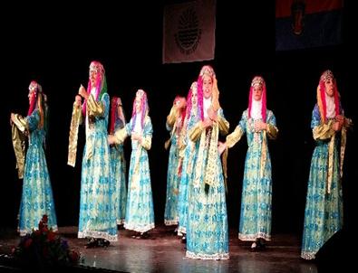 Sarıyer Belediyesi Folklor Ekibinden Macaristan’da Muhteşem Gösteri