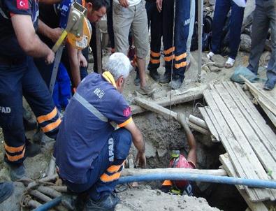 Define Aramak İçin Açılan Kuyuda Göçük