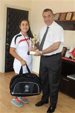 TARKAN TEVETOĞLU - Şampiyon Okçulardan Tüzken’e Ziyaret