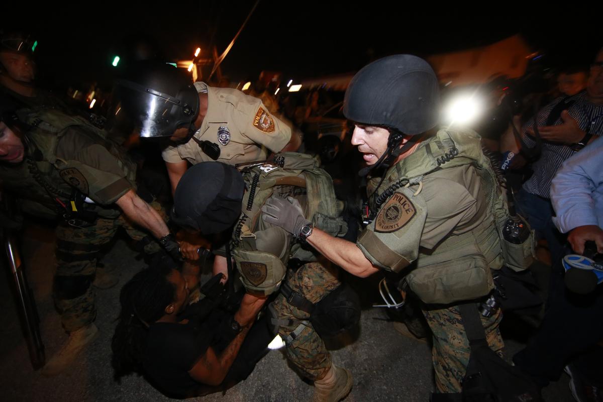 ABD polisi AA muhabirini kelepçe takarak gözaltına aldı