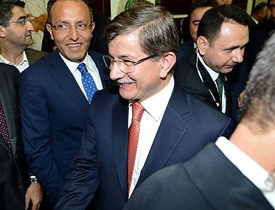 Davutoğlu'nun adaylığına partiden ilk değerlendirmeler