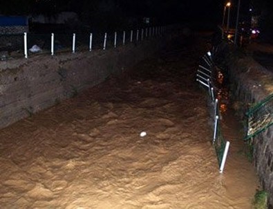 Kayseri'de sel, maddi hasara yol açtı