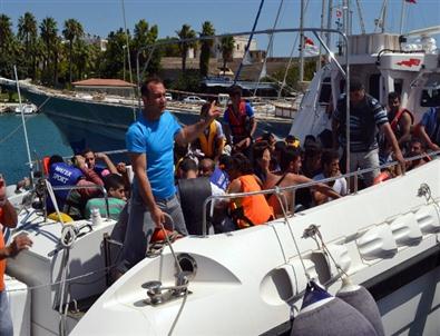 Ege Denizinde Sığınmacı Dolu Tekne Battı Açıklaması