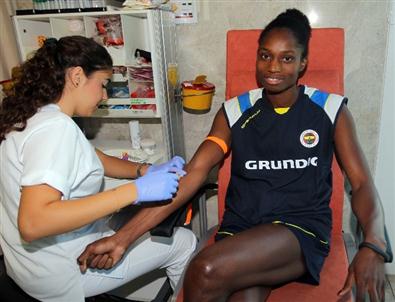 Fenerbahçe Bayan Voleybol Takımı Sağlık Kontrolünden Geçti