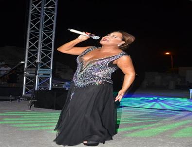 Nükhet Duru Gazetecileri İsırmakla Tehdit Etti