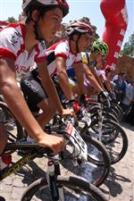 BİSİKLET YARIŞI - Ahlat'ta 'Uluslararası Dağ Bisikleti Yarışı” Tamamlandı