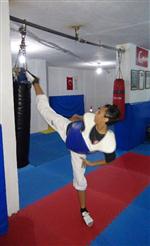 ALI DURSUN - (özel Haber) Limon Deposundan Dünya Şampiyonu Çıktı