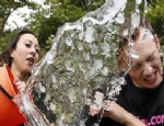 ICE BUCKET CHALLENGE - Buzlu suyu döken çok ama bağış yapan yok!