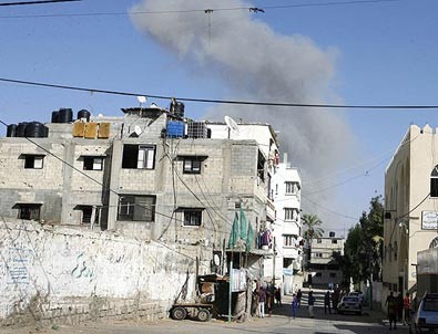 Gazze'ye 40'tan fazla hava saldırısı