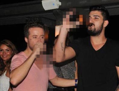 İdo Tatlıses'ten şampanyalı kutlama