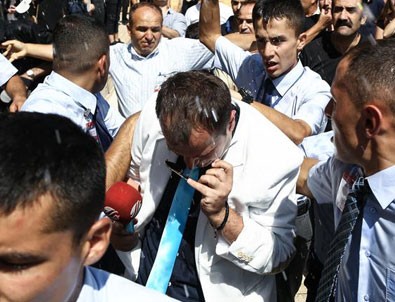 Beyaz TV muhabirine Anıtkabir'de çirkin saldırı