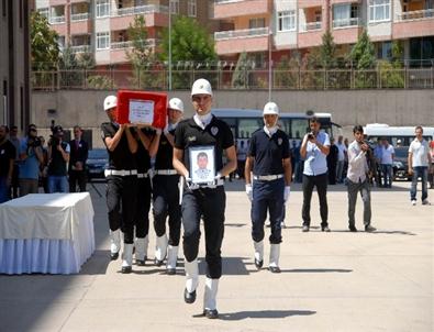 Kardeşi, Şehit Ağabeyinin Üniformasıyla Törene Katıldı