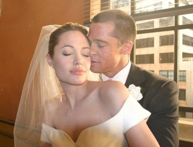 Brad Pitt ve Angelina Jolie evlendi