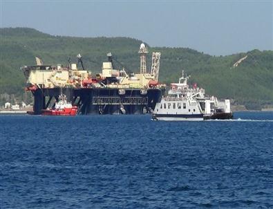 Petrol Arama Platformu Çanakkale Boğazı'ndan Geçti