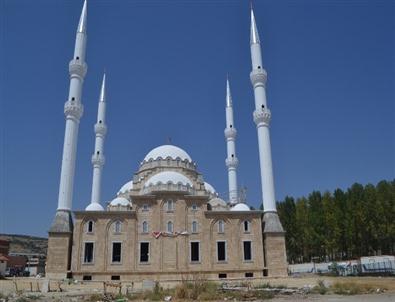 Kula'da Şah Süleyman Camii İnşaatı Devam Ediyor