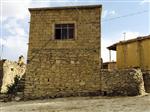 MEZAR TAŞLARı - Van’da 400 Yıllık Taş Evler Dimdik Ayakta