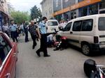 SİVİL POLİS - Kaçmak İsteyen Motosikletli Polislere Çarptı Açıklaması