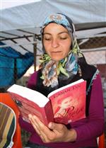 HALK MECLİSİ - Dev Gençliler Konteyner Kente Kütüphane Kurdu