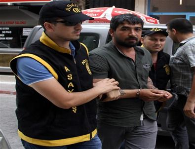 Tebdili Kıyafet Polis, 15 Yıl Hapis Cezasıyla Aranan Hükümlüyü Yakaladı
