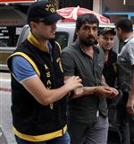 KIZ MESELESİ - Tebdili Kıyafet Polis, 15 Yıl Hapis Cezasıyla Aranan Hükümlüyü Yakaladı