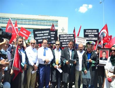 Casusluk Davasının Tutuklu Asker Sanıklarının Yakınları Anayasa Mahkemesi Önünde Eylem Düzenledi