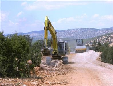 Korkuteli Avdan Susuz Yolunda Çalışmalar Devam Ediyor