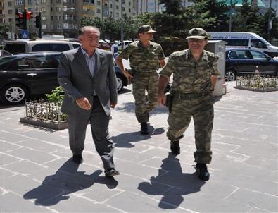 Paşa Esob’a Veda Etti