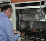 BÜYÜKKARıŞTıRAN - Sağlık Bakanı Pişirdiği Köftenin Tadına Baktı