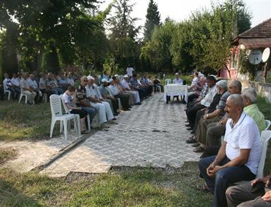 Düzce'de 2 Mahalleden Örnek 30 Ağustos Kutlaması